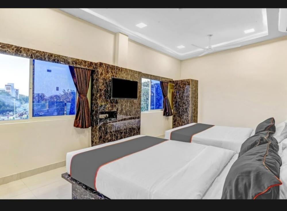 Hotel Bhavya Residency Ahmedabad Quarto foto